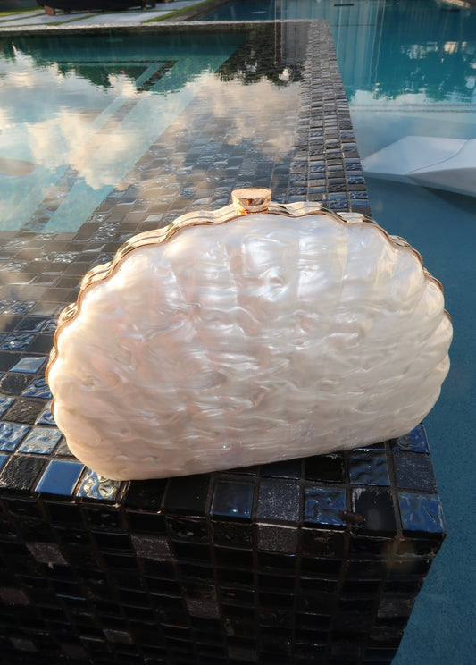 PEARL SHELL CLUTCH